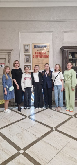 Обучающиеся 5 "Б" класса посетили Старооскольский театр.
