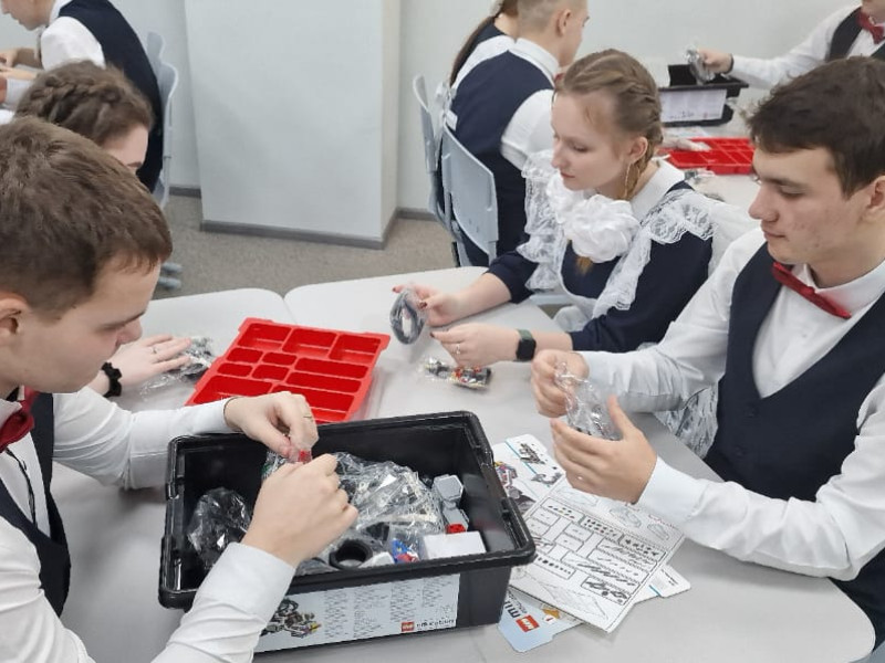 Техника. Робототехника. Создание робота на основе конструктора Lego MINDSTORMS Education EV3.